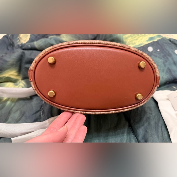 Coach Willow Soft Bucket Bag 19 - Picture 6 of 8